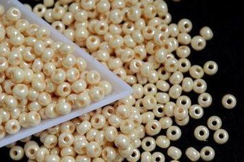Cream beige glossy with pearl coating large, Czech beads