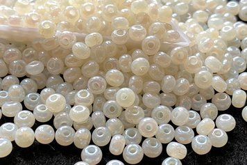 Cream pearl rainbow glossy large, Czech beads